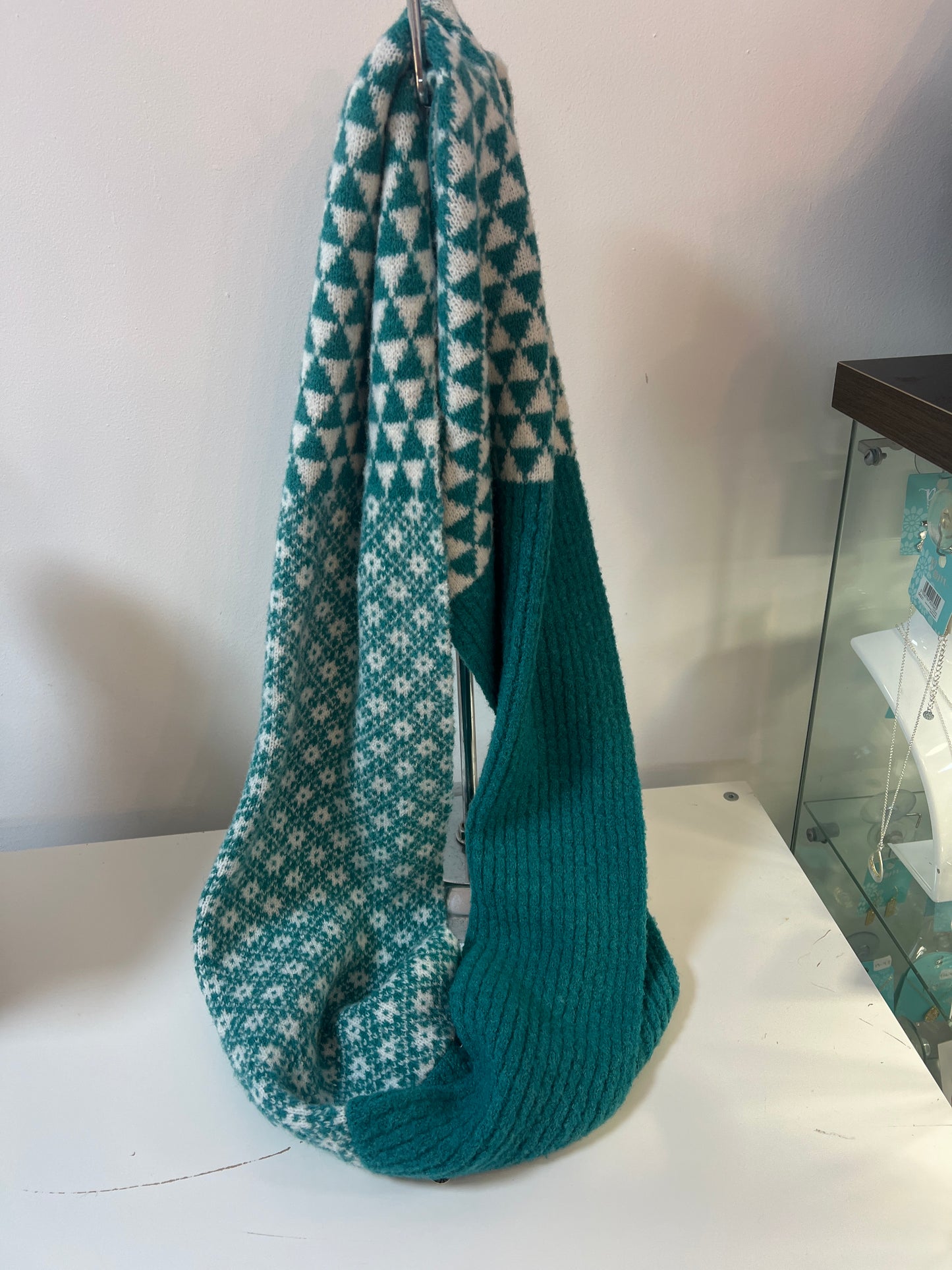 POM Teal & White Check/Geometric Scarf & Hat Gift Set
