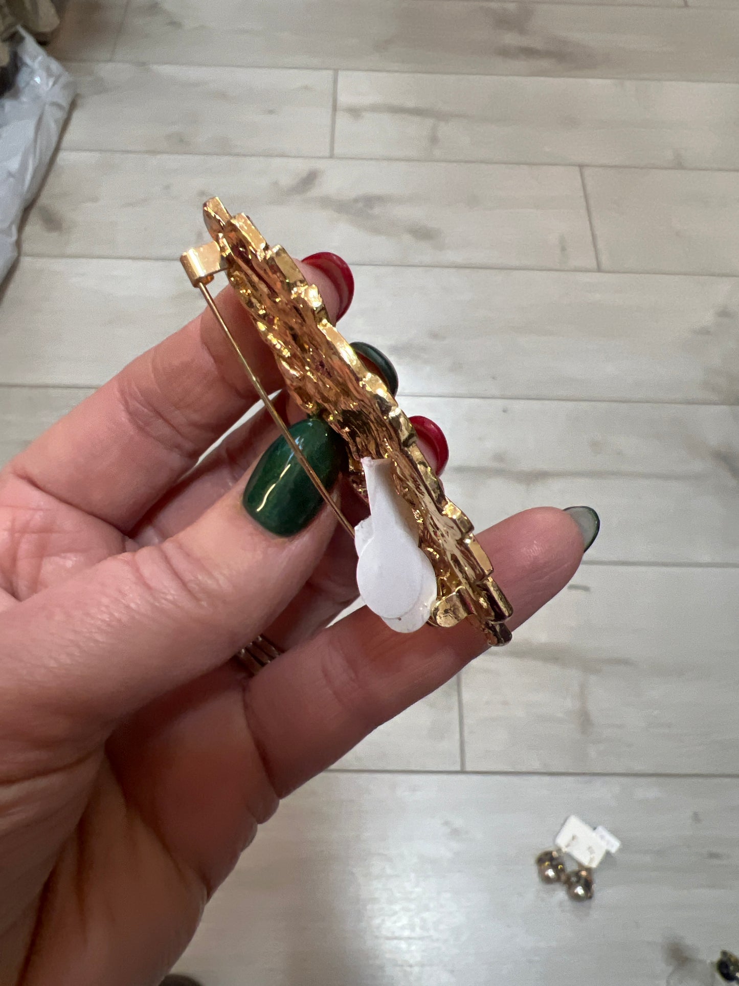 Vintage Style Brooch Gold & Clear Crystal