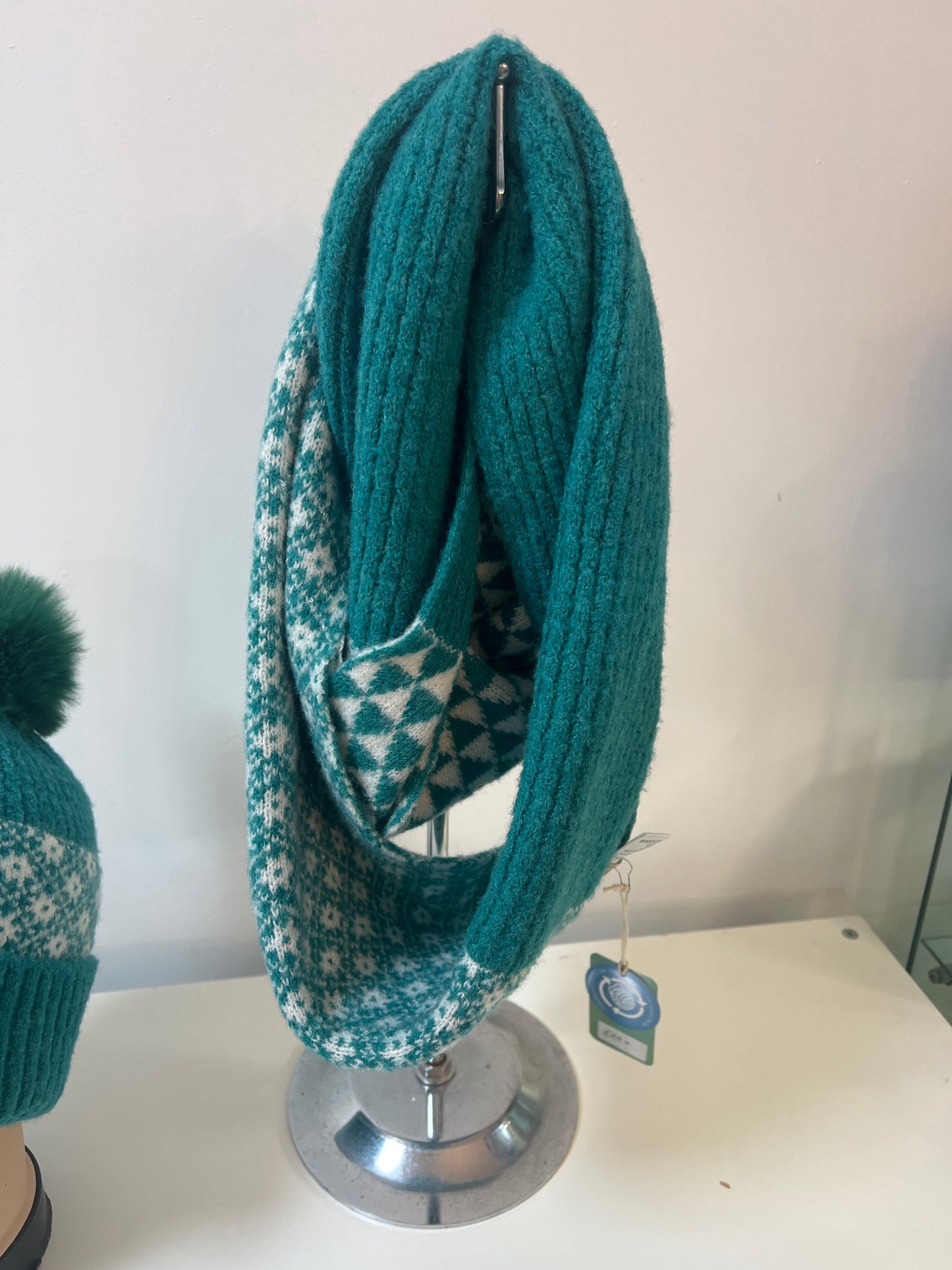 POM Teal & White Check/Geometric Scarf & Hat Gift Set