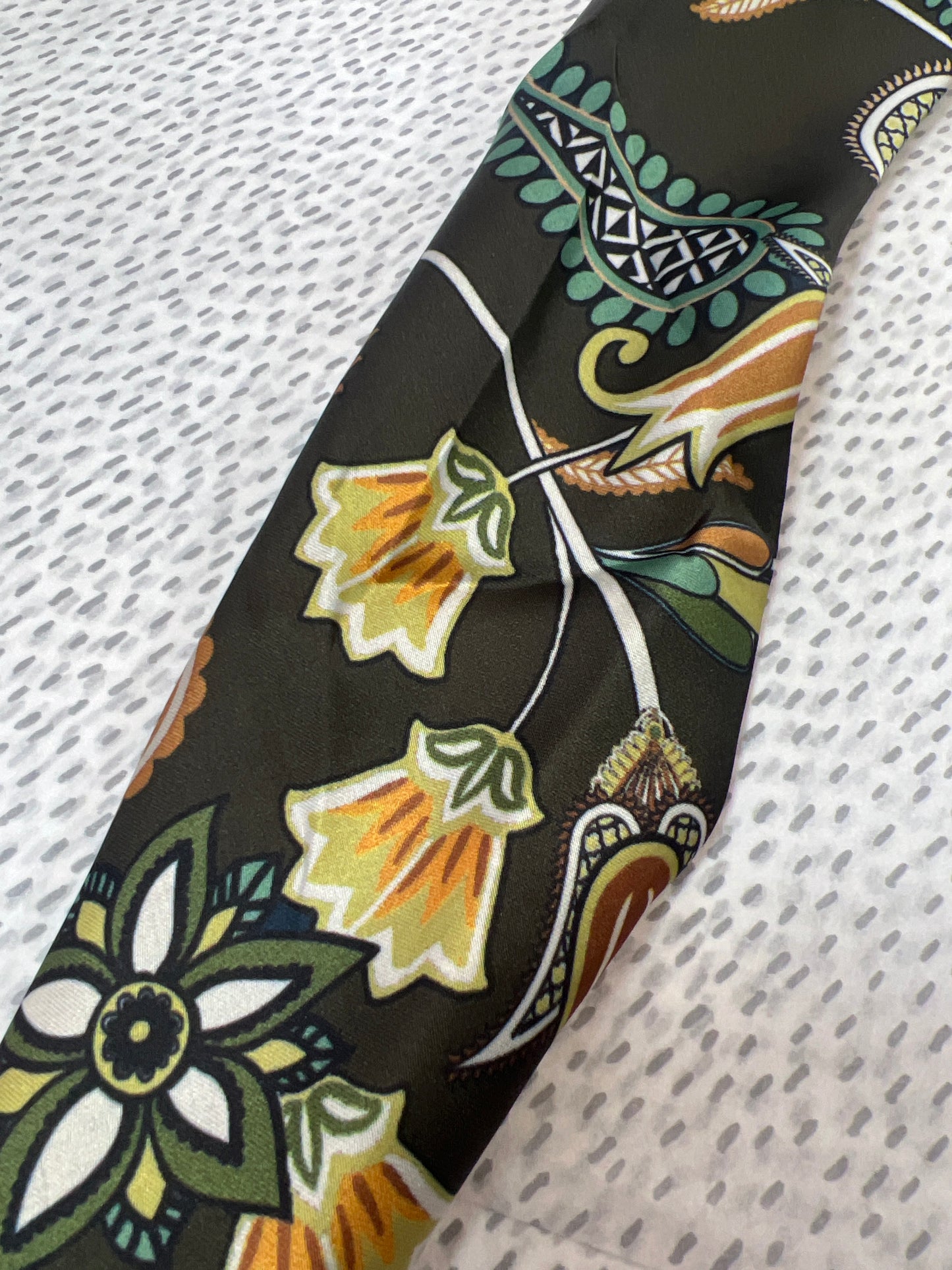 Magnetic Neck Scarf Khaki Print