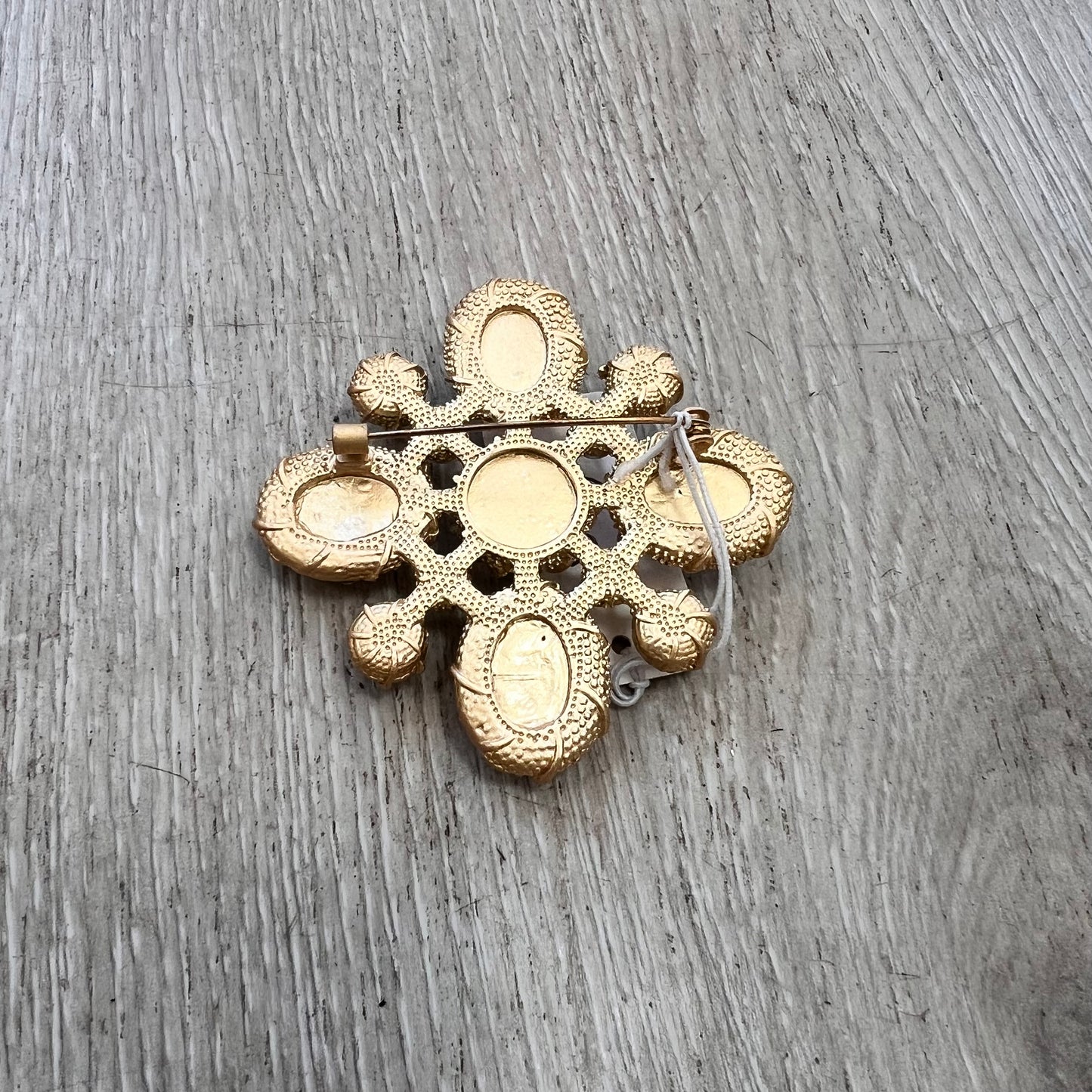 Pearl & Gold Vintage Style Pin Brooch