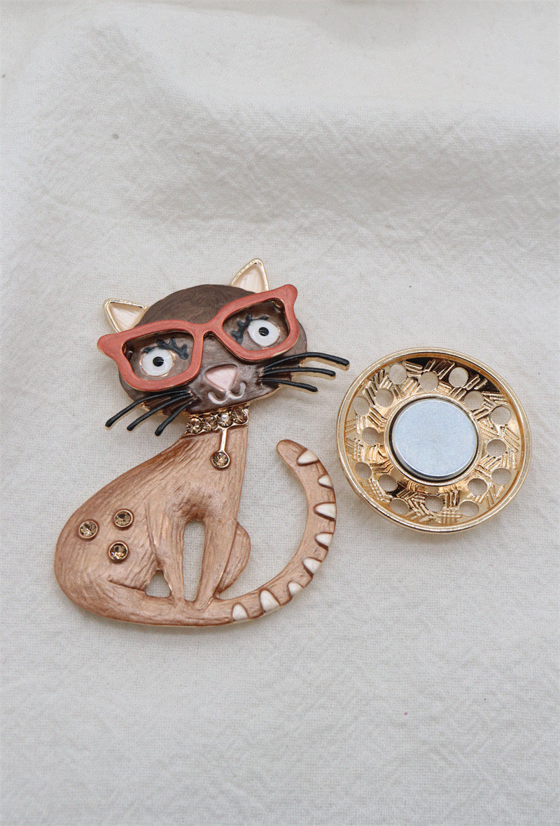 Magnetic Brooch Brown Cat