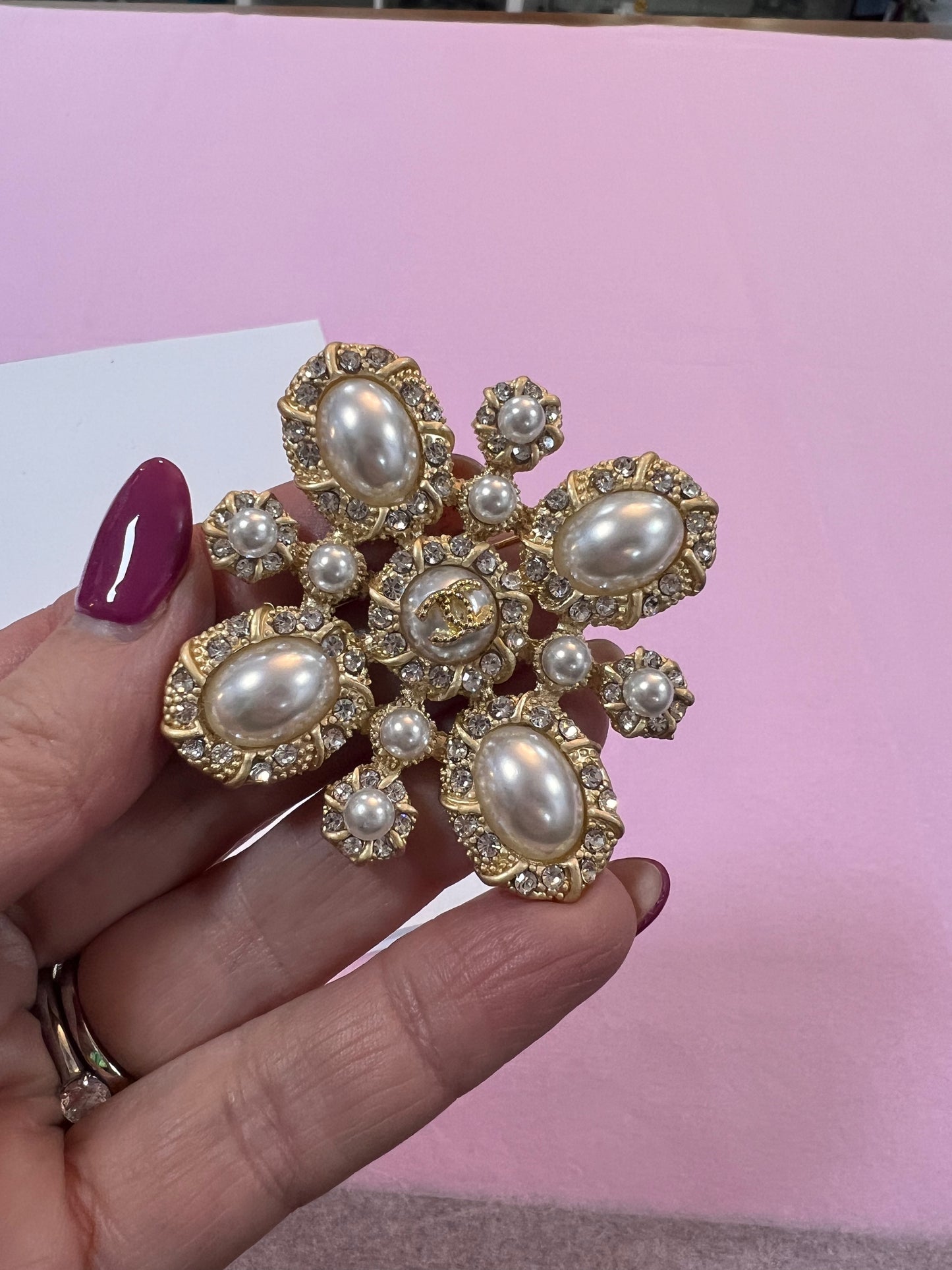 Pearl & Gold Vintage Style Pin Brooch