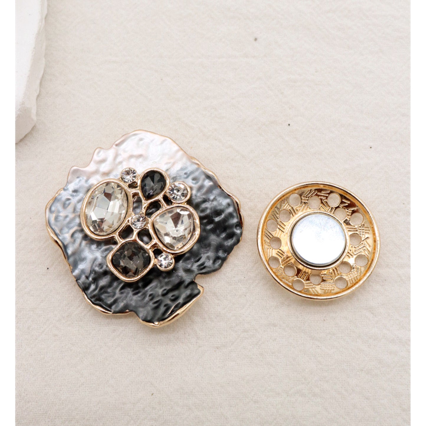 Magnetic Brooch Grey & Clear Crystals