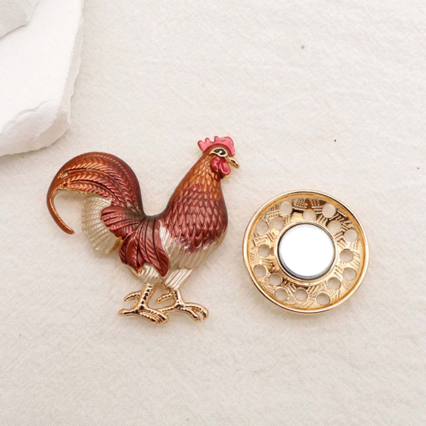 Magnetic Brooch Brown Hen