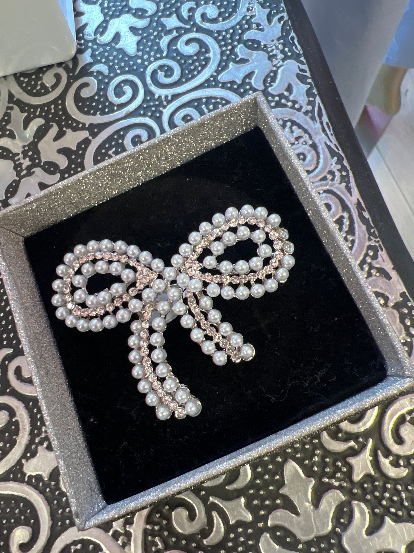 White Pearl & Silver Bow Pin Brooch