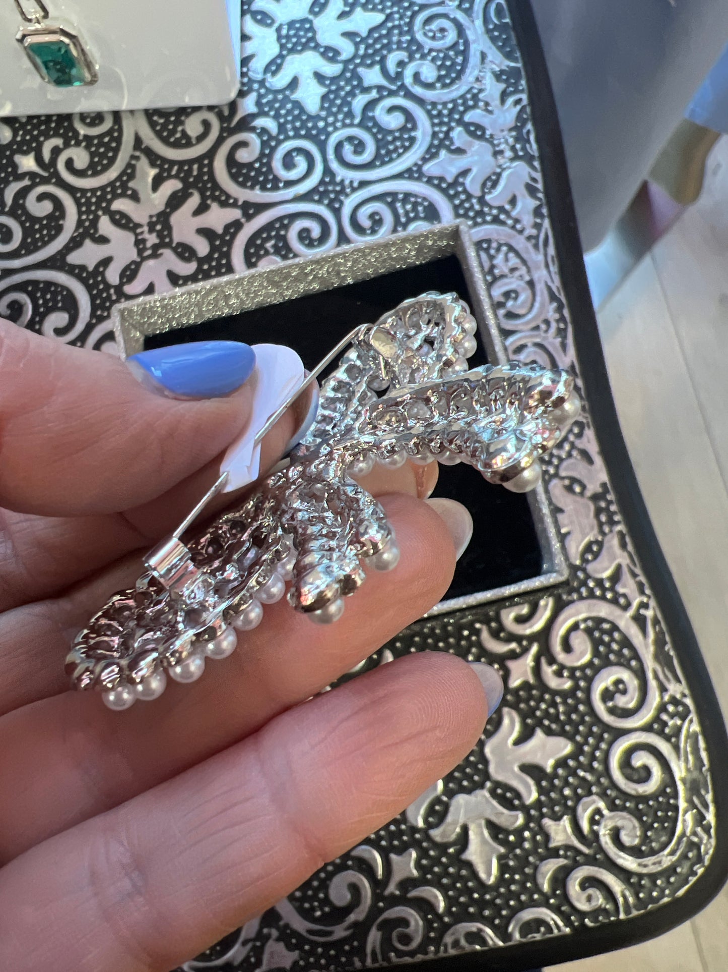 White Pearl & Silver Bow Pin Brooch