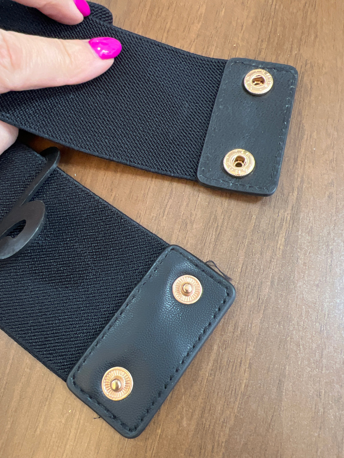 Black Elasticated Belt Gold Curb Front