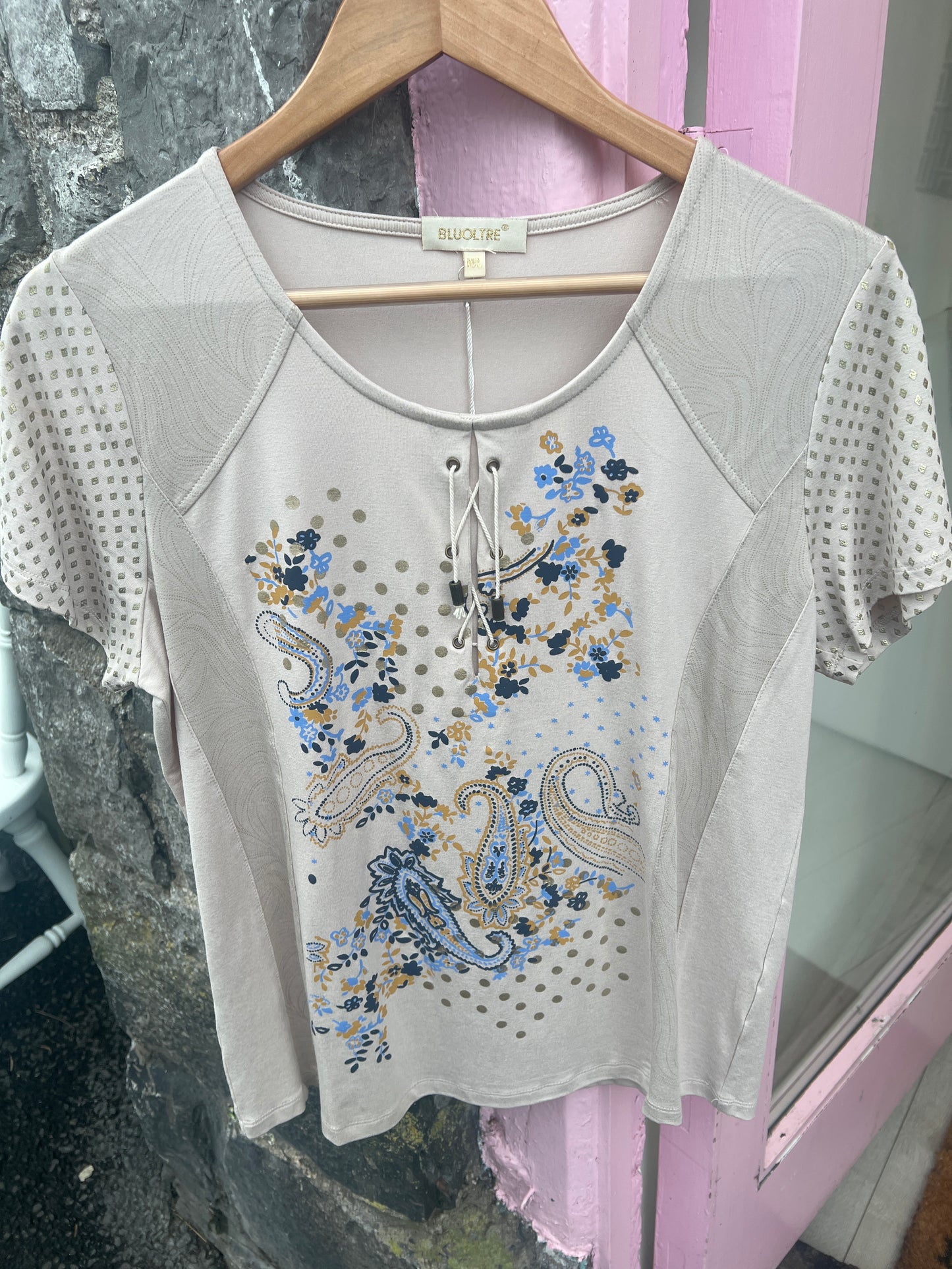 Sylvia T-shirt Paisley Design