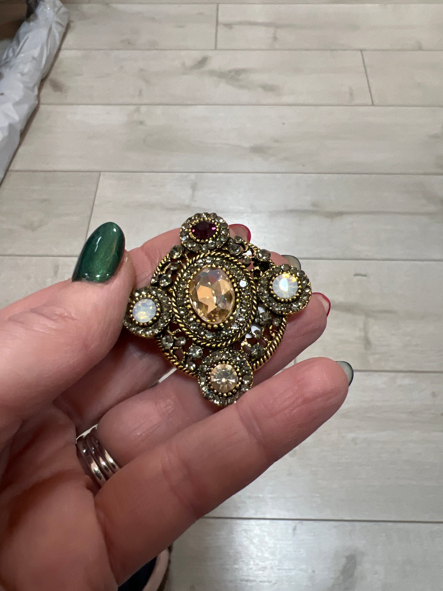 Vintage Style Brooch Gold & Purple