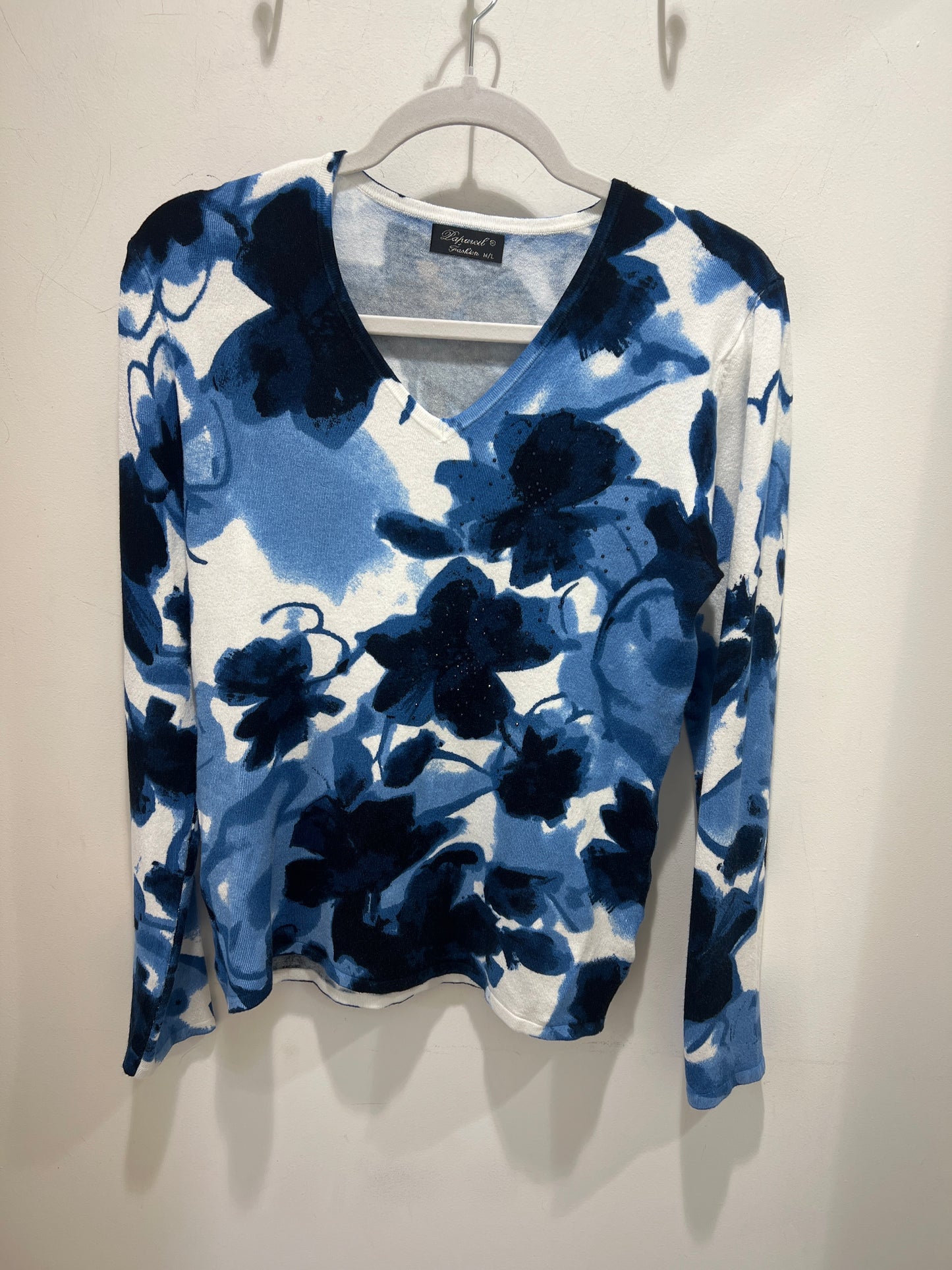 Rita Blue & White Fine Knit Jumper Crystal Design