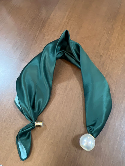 Magnetic Satin Neck Scarf Emerald/Pearl Fastener