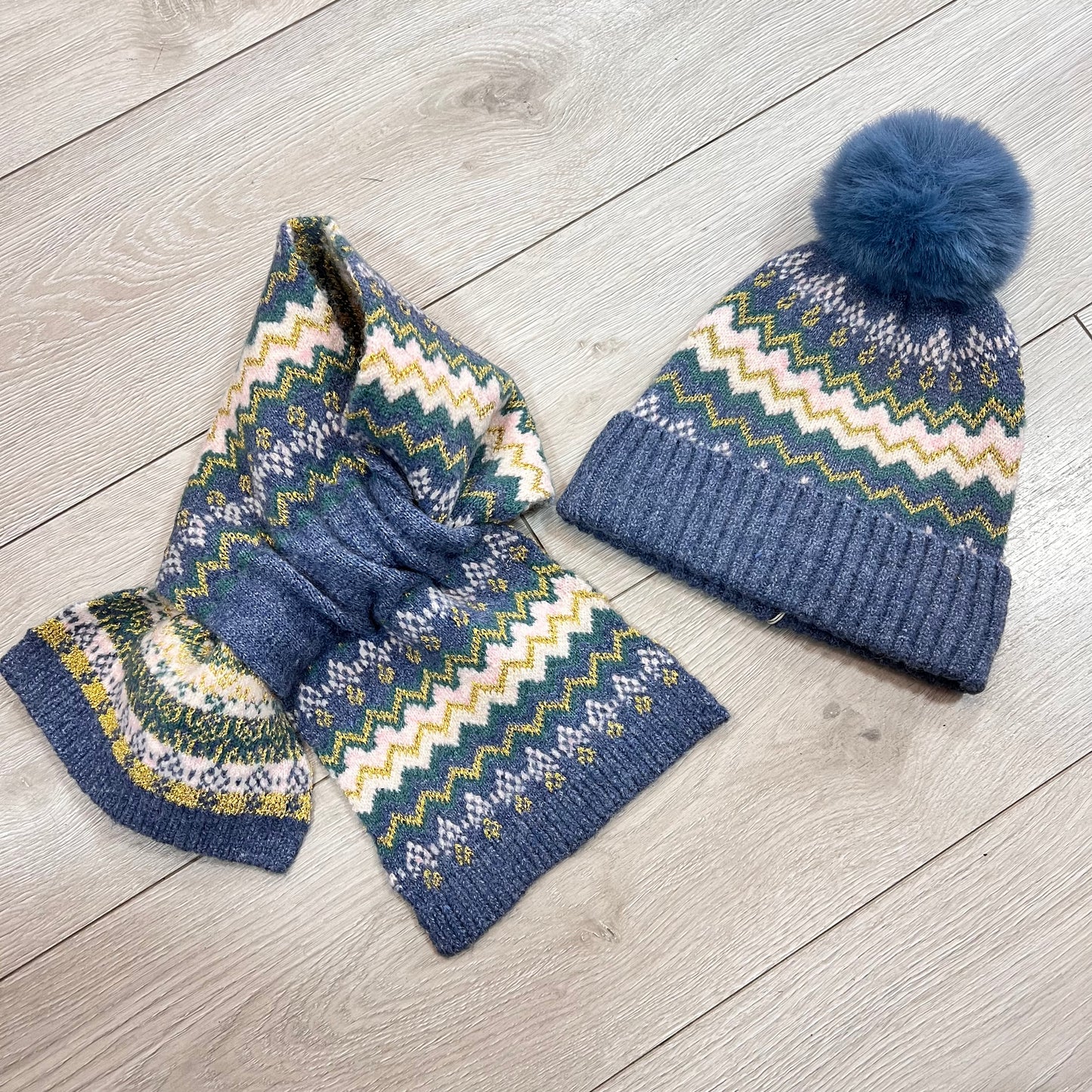 POM Hat & Scarf Set Blue Zig Zag