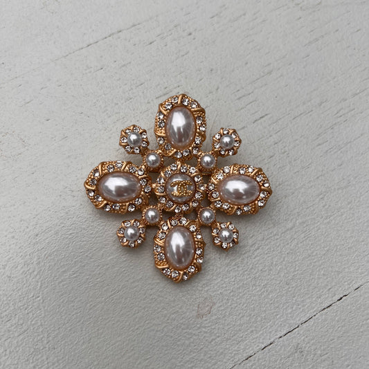 Pearl & Gold Vintage Style Pin Brooch