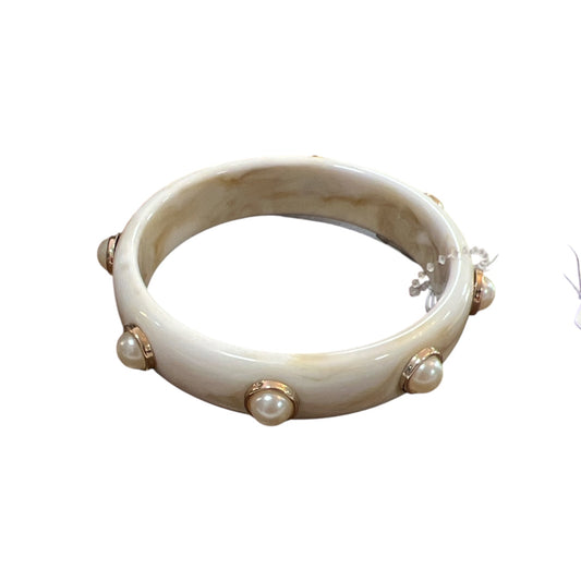 Cream Resin Bangle Pearl & Gold Studs