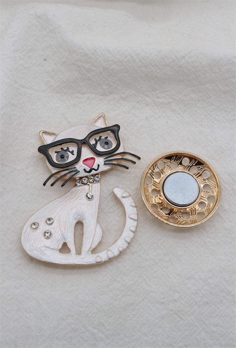 Magnetic Brooch White Cat