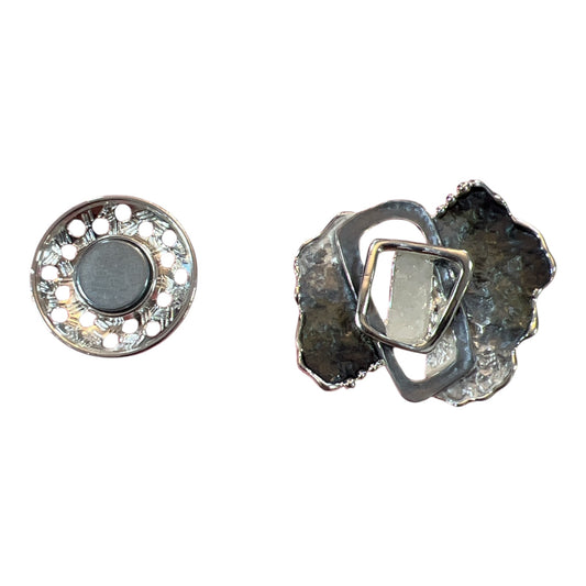 Magnetic Brooch Grey & Silver