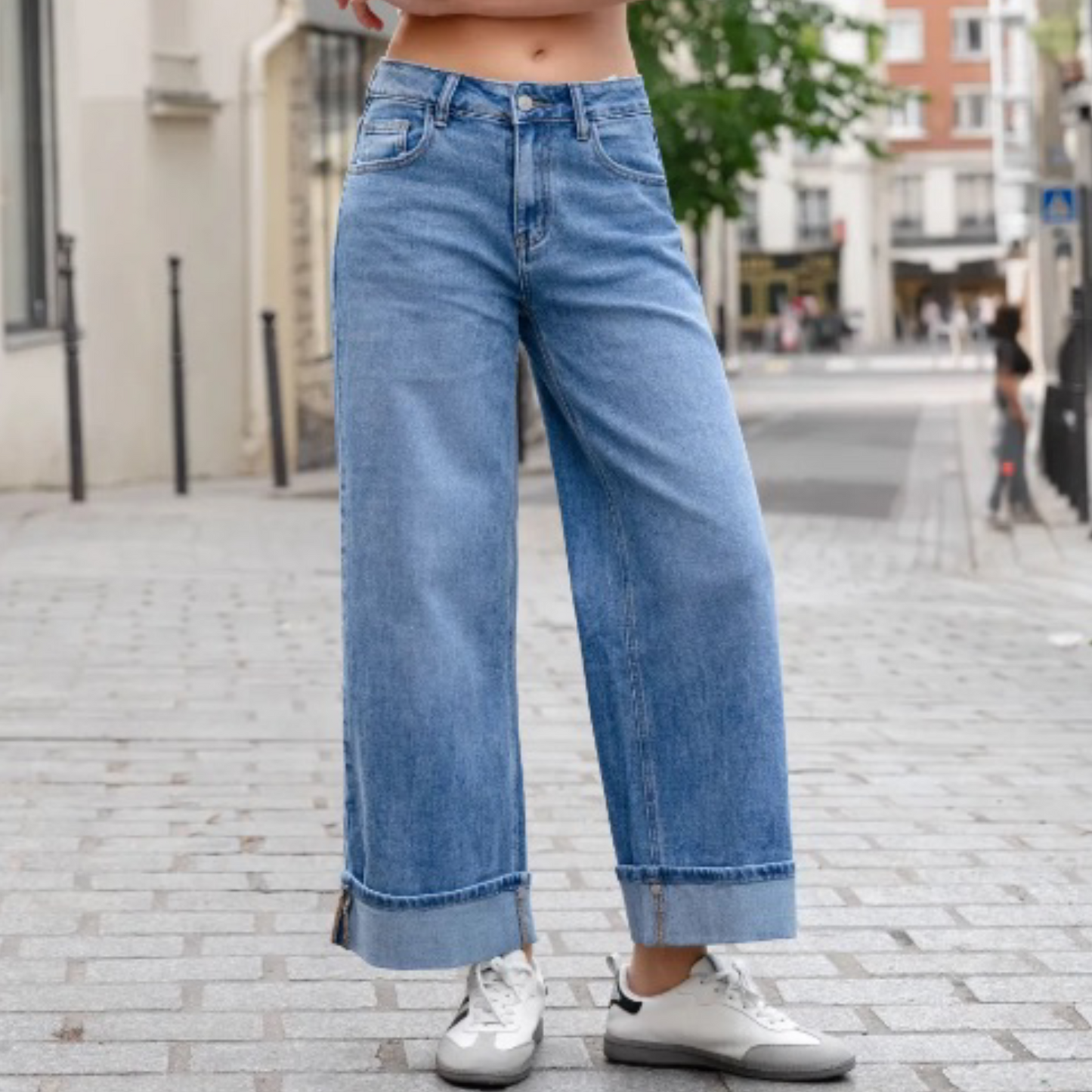 Turn-Up Hem Wide Leg Denim Jeans – Light Blue Wash